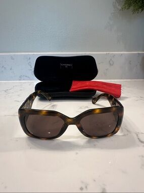 CHANEL Tortoiseshell Sunglasses with Brown Lenses